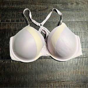 Like new Victorias Secret perfect shape bra with snap front closure